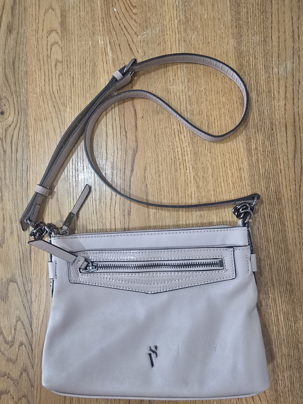 Simply Vera Leather Crossbody Purse in Light Taupe